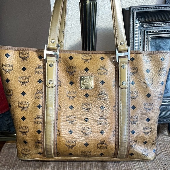 100% Authentic MCM VisetosShopper
Shoulder Bag - Picture 3 of 11